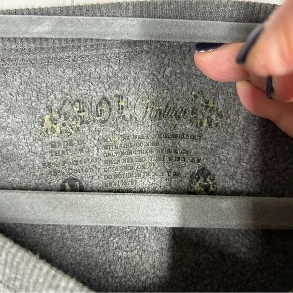 More Issues Than Vogue Graphic Long Sleeve Gray Sweatshirt Medium - Picture 5 of 6